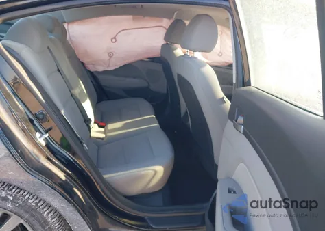 2018 Hyundai Elantra Value Edition z USA, uszkodzony, nr VIN 5NPD84LF5JH245527